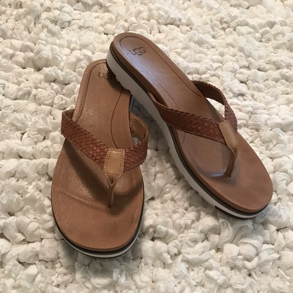 ugg lorrie flip flops